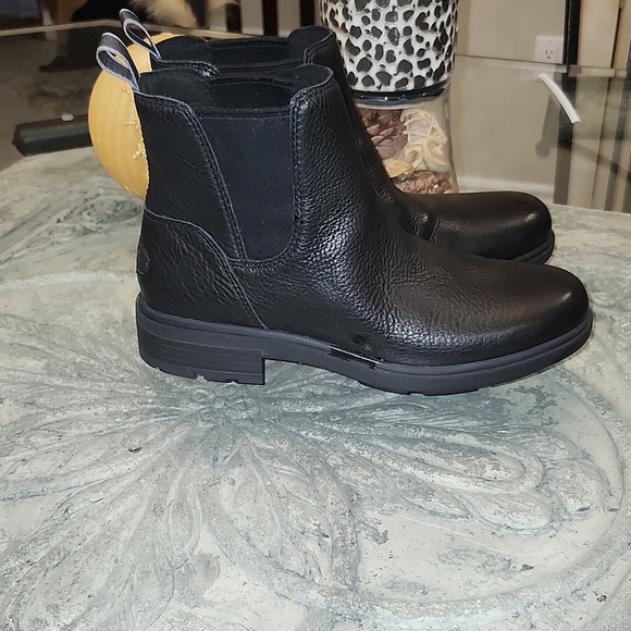 UGG HARRISON Women's CHELSEA BOOTS LIKE NEW SZ 9 - Picture 11 of 14
